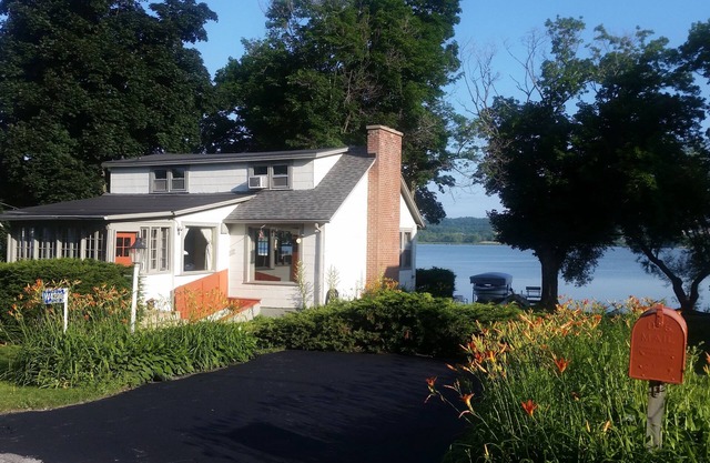 Beautiful Lake Front Home On Como with boat and motor included