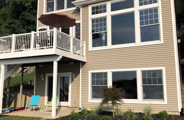 Beautiful Lake James Lake House- Angola, Indiana