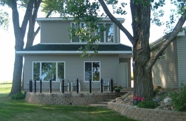 Beautiful Lake Shore Setting!