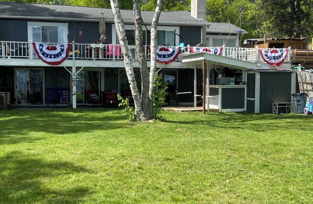 Beautiful lake side lower unit cabin on pelican lake
