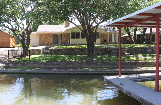 Beautiful Lakefront Home - Amazing Dock with huge swim platform!