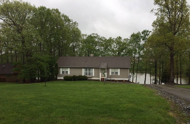 Beautiful Lakefront property in a nice neighborhood close to bridge