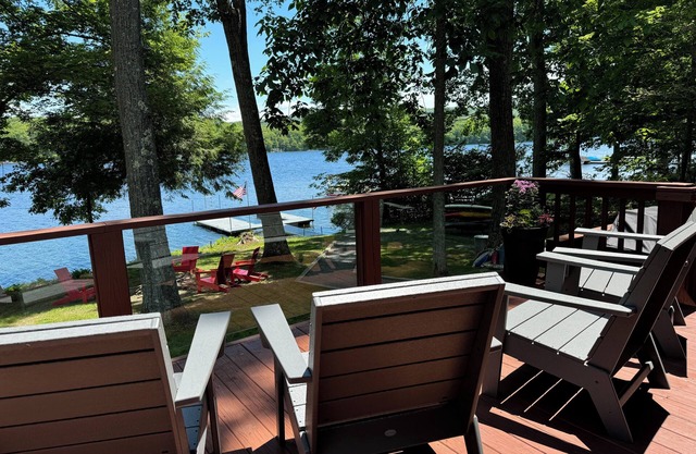 Beautiful Lakeside Cottage on Quiet Street with Private Dock, Kayaks & Fire Pit