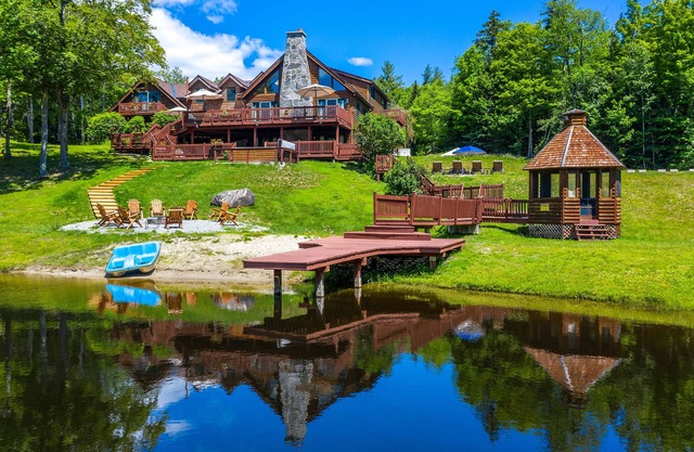 Beautiful Lakeview Log Cabin on 60-Acre Property