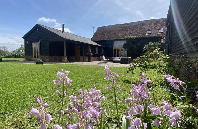 Beautiful Large Family Barn with stunning views and hot tub
