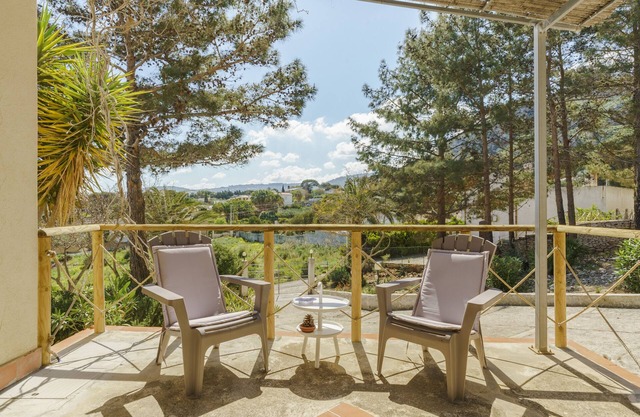 Beautiful location overlooking the sea.
