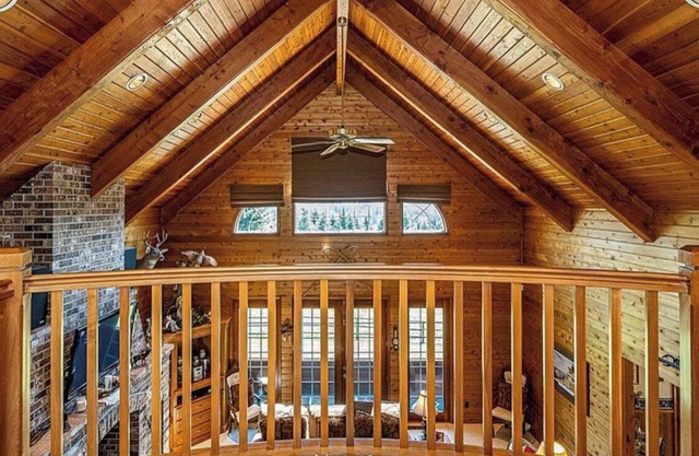 Beautiful lodge home with 50 acres of hiking trails!