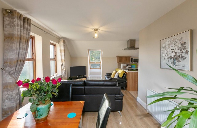 Beautiful loft apartment ,5 min to great hiking trails
