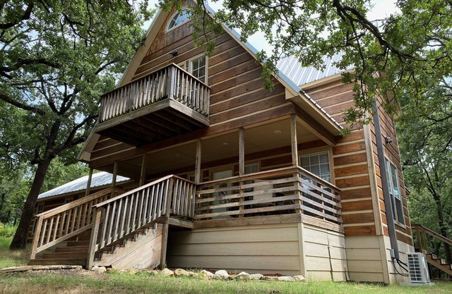 Beautiful Longhorn Lodge at Lake Texoma!