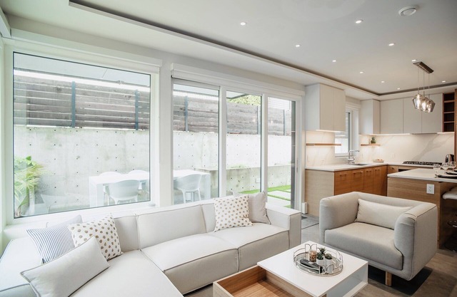 Beautiful Modern Award Winning Guest Home- N.Van