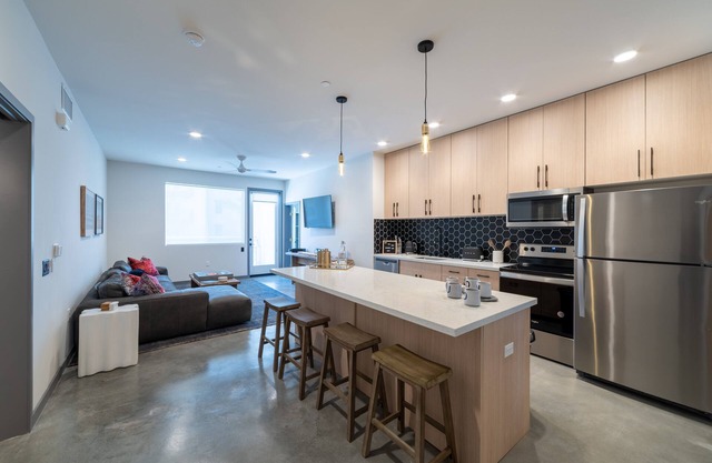 Beautiful Modern 2-Bed in DT Vista!