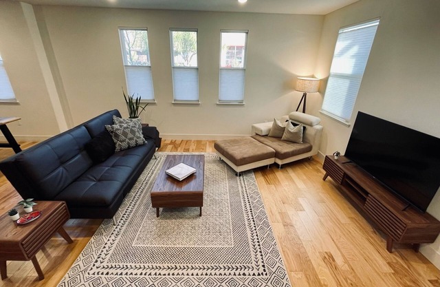 Beautiful Modern 2bed/2ba Condo in Alameda
