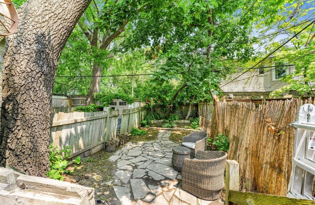 Beautiful modern apartment in east Toronto. Cozy getaway for single or a group.