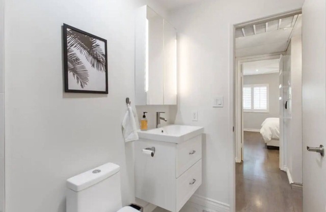 Beautiful Modern Condo by Ventura Blvd