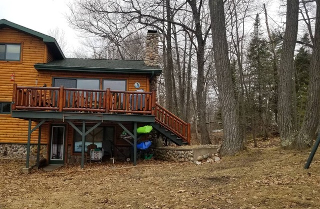 Beautiful Modern Lake Front Cabin on Boom Lake