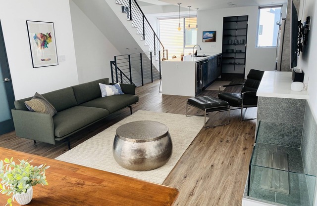 Beautiful Modern Like-New Smart Home in the Heart of Hollywood!