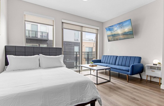 Beautiful modern studio - Twin Cities Love
