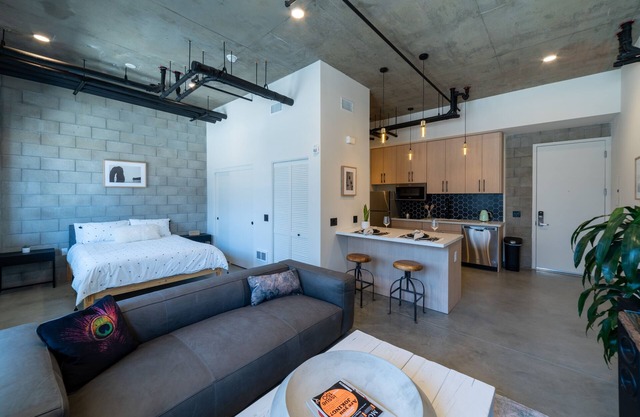 Beautiful Modern Studio in DT Vista!