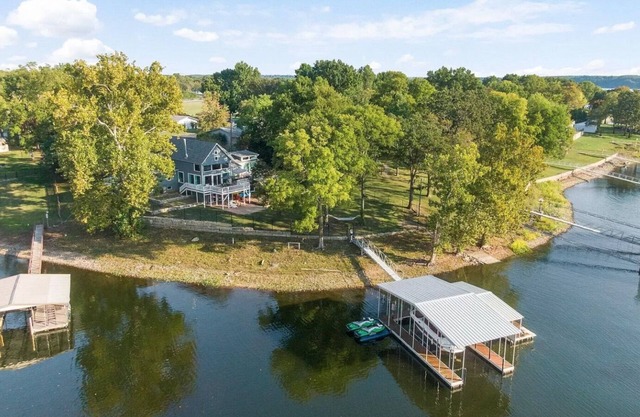 Beautiful Monkey Island Lake Front Home - Private Dock & Extra Slip