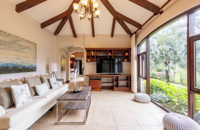 Beautiful mountain retreat, surrounded by nature!