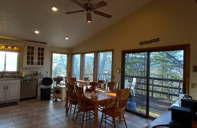 Beautiful Mountain Chalet with views, ski, golf, lake and pro Mt. bike trails.