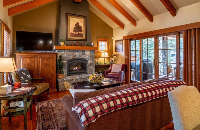 Beautiful Mountain Cottage w/ Poma Lift Access, Private Hot Tub