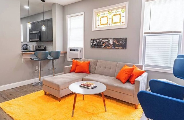 Beautiful Mural Apartment