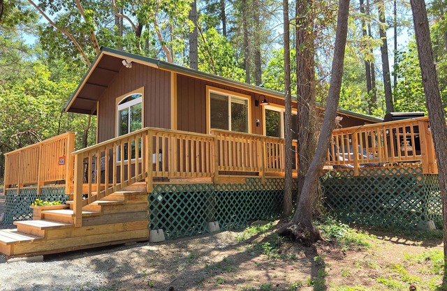 Beautiful new cabin in the heart of Southern Oregon Wine country.nLand of FUN!