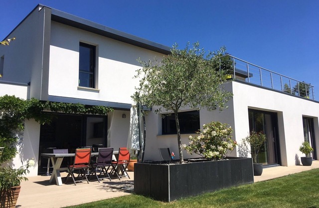 Beautiful new house, quiet, terrace & garden