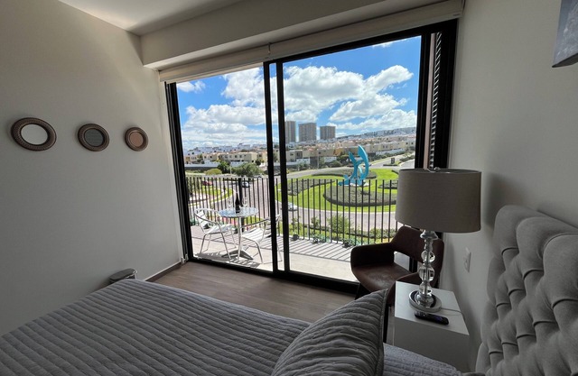 Beautiful New Suite (2 Queen Beds) Extra Clean