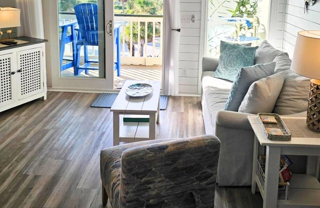 Beautiful Newly Renovated Condo with Exceptional Views!