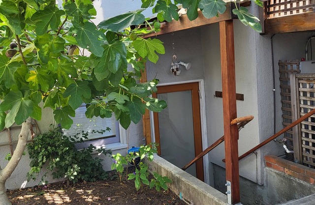 Beautiful North Berkeley private 1 bedroom flat