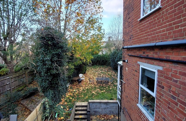 Beautiful North London Flat with Gorgeous Views and a Quaint Neighborhood