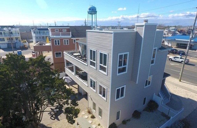 Beautiful ocean block reverse living home with ocean views 148119