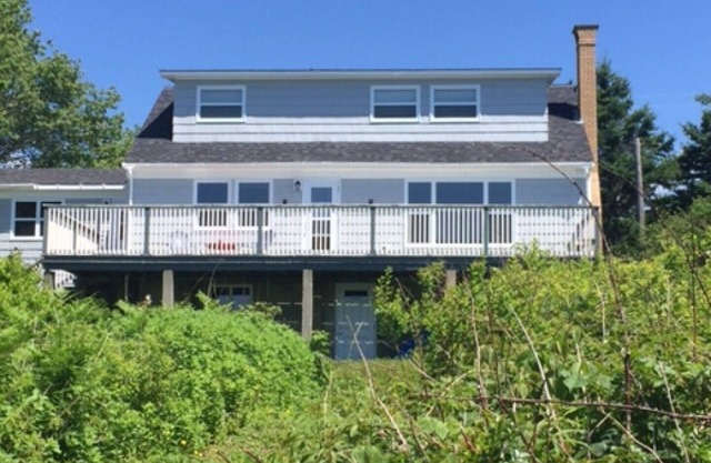 Beautiful Ocean-front Beach House near Liverpool, Nova Scotia