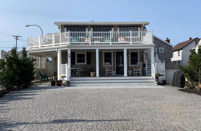 Beautiful Ocean Terrace Beach House with High-Speed Internet at North End