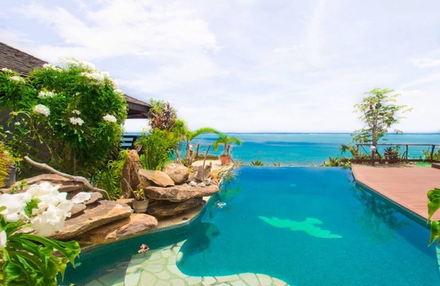 Beautiful Oceanfront bungalow with Infinity Pool!