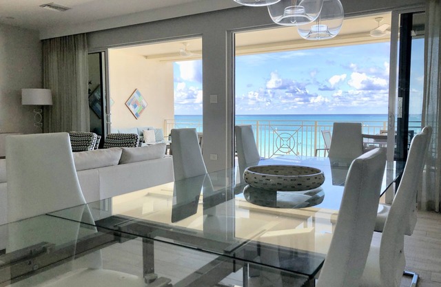 Beautiful Oceanfront Condo on Seven Mile Beach