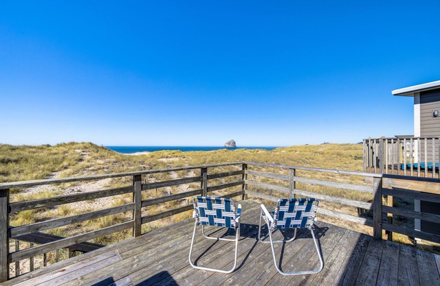 Beautiful oceanfront home w/a gorgeous view