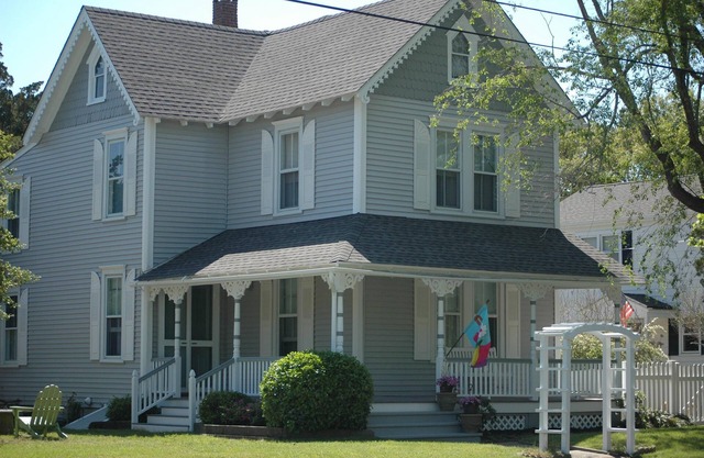 Beautiful Old Victorian With New, Fresh, Comfortable Inside. Easy Living