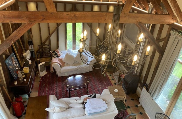 Beautiful one Bed Barn in national park 1 hr from London with small pool