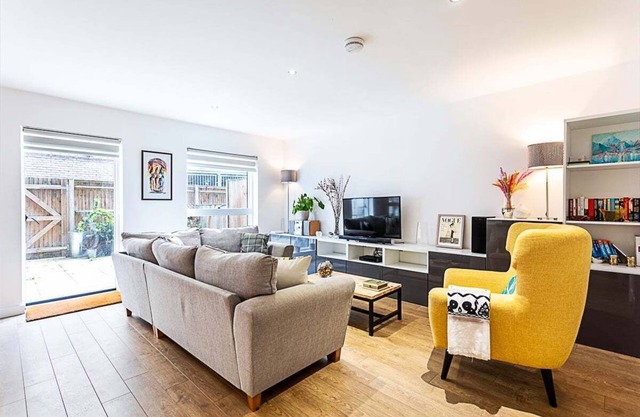 Beautiful Open Plan Garden Flat
