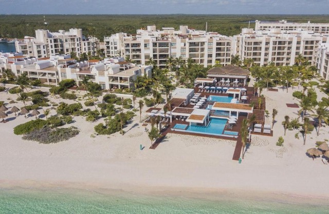 Beautiful penthouse by the beach