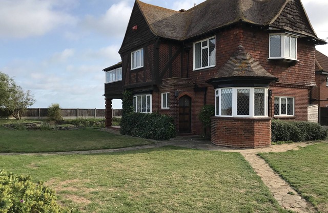 Beautiful period detached house directly overlooking golden sandy beach