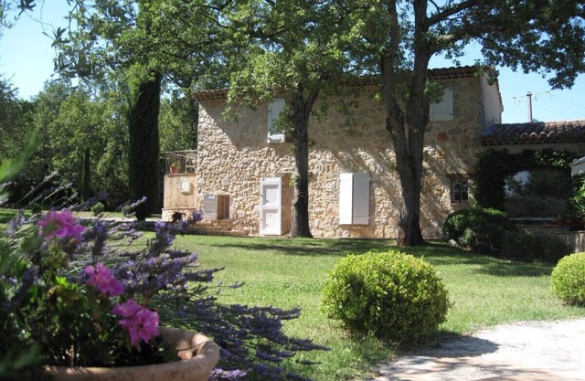 Beautiful Provencal villa with large private pool and huge gardens. Sleeps 8.