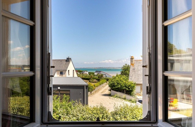 Beautiful private villa for 8 guests with WIFI, TV, terrace, pets allowed and parking
