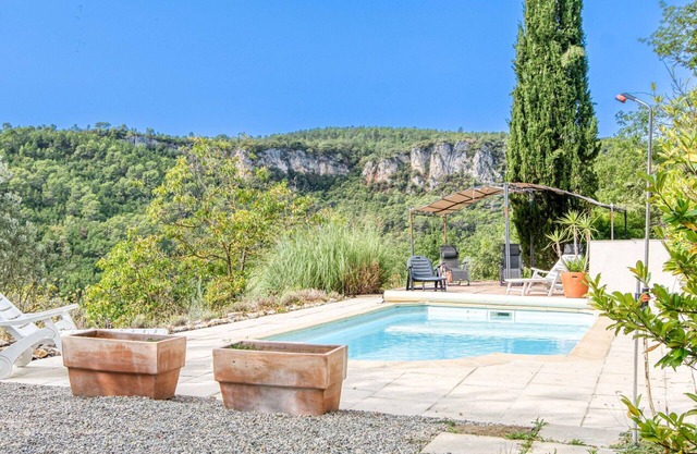 Beautiful private villa for 6 guests with private pool, TV and patio