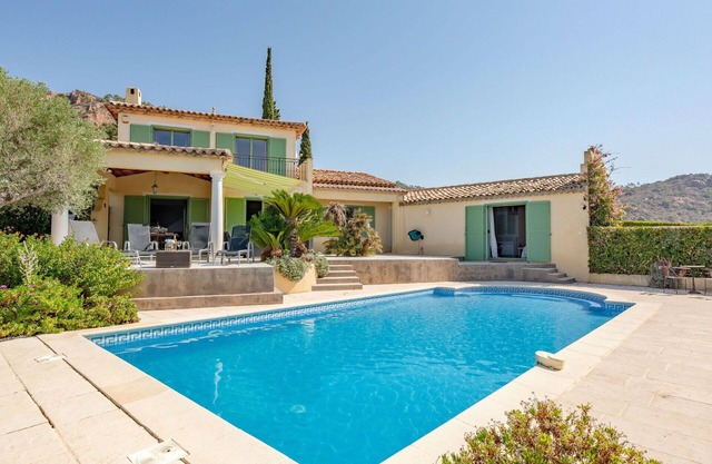 Beautiful private villa for 8 people with WIFI, private pool, A/C, TV and terrace