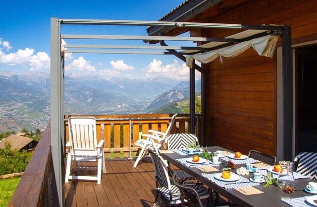Beautiful private villa for 8 guests with WIFI, TV and patio