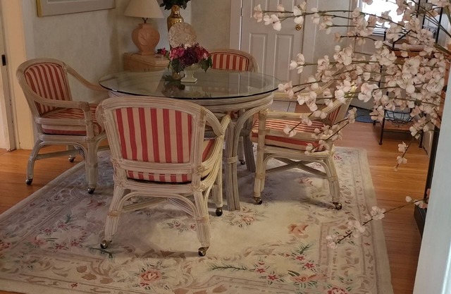 Beautiful private spacious lower flat. Short walk to downtown, close to all.